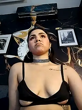Snapshot of Natty_roberts_ chatting on 02-22-25, 10:20 Natty roberts online show from 02-22-25, 10:20