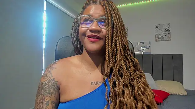 Snapshot of ZahraRose chatting on 03-10-25, 06:45 ZahraRose online show from 03-10-25, 06:45