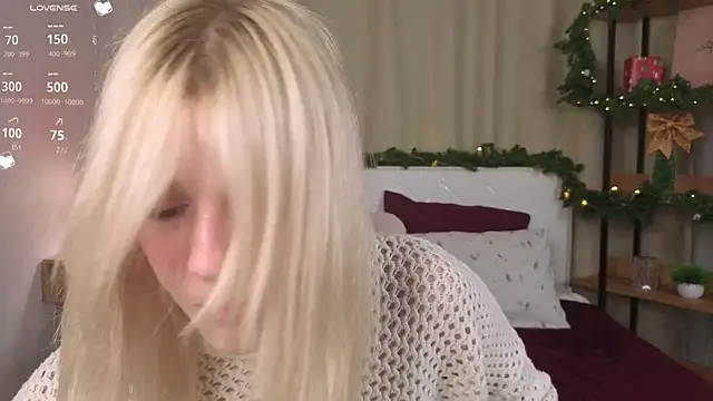 Snapshot of EdlaHewell chatting on 12-20-25, 01:23 EdlaHewell online show from 12-20-25, 01:23