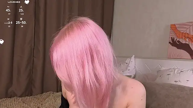 Snapshot of EdlaHewell chatting on 01-13-26, 01:11 EdlaHewell online show from 01-13-26, 01:11