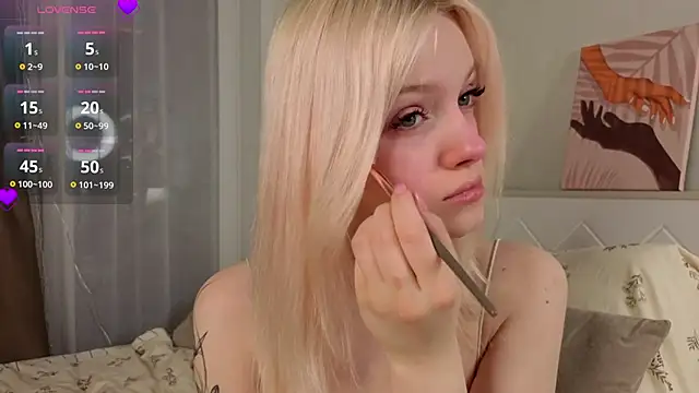 Snapshot of EdlaHewell chatting on 02-15-26, 01:24 EdlaHewell online show from 02-15-26, 01:24