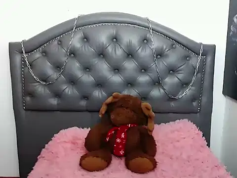 Snapshot of angellyhorny chatting on 12-14-25, 09:41 angellyhorny online show from 12-14-25, 09:41