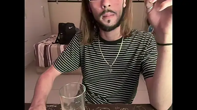 Snapshot of H3llB0Y6 chatting on 01-15-26, 05:56 H3llB0Y6 online show from 01-15-26, 05:56