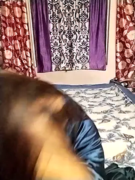 Snapshot of srijashemale chatting on 02-25-25, 06:42 srijashemale online show from 02-25-25, 06:42