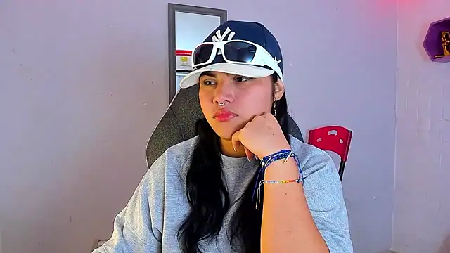 melany rouse18 online show from 10-04-25, 01:47