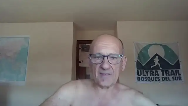 Snapshot of llopaco chatting on 10-11-25, 10:03 llopaco online show from 10-11-25, 10:03