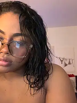 Snapshot of Dahiana_Giil chatting on 09-24-25, 06:17 Dahiana Giil online show from 09-24-25, 06:17