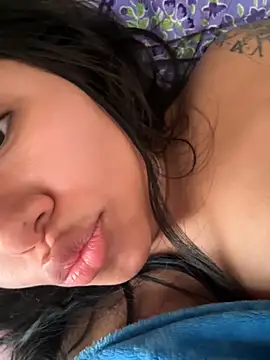 Snapshot of Karla_Stein2025 chatting on 11-17-25, 01:17 Karla Stein2025 online show from 11-17-25, 01:17