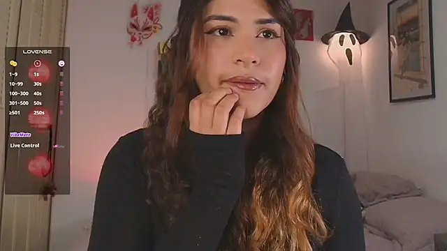 Snapshot of mmycaliope chatting on 10-24-25, 10:28 mmycaliope online show from 10-24-25, 10:28