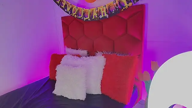 Snapshot of LoreleyNovoa chatting on 10-14-25, 03:40 LoreleyNovoa online show from 10-14-25, 03:40