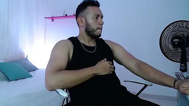 Snapshot of Double_R12 chatting on 03-04-25, 04:27 Double R12 online show from 03-04-25, 04:27