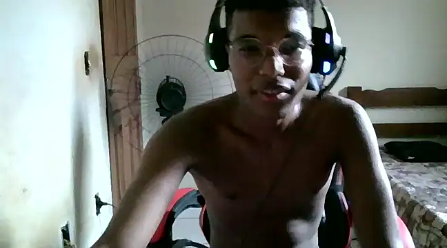 Snapshot of pauzudobr4 chatting on 02-15-25, 02:33 pauzudobr4 online show from 02-15-25, 02:33