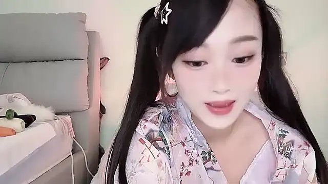 Snapshot of yueyue2003 chatting on 03-20-25, 02:32 yueyue2003 online show from 03-20-25, 02:32