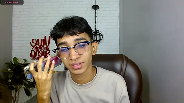 Snapshot of Martin_Linares chatting on 02-25-25, 01:39 Martin Linares online show from 02-25-25, 01:39