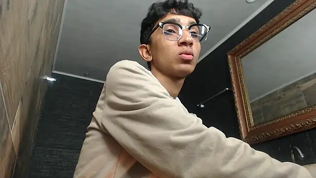 Snapshot of Martin_Linares chatting on 03-04-25, 01:28 Martin Linares online show from 03-04-25, 01:28