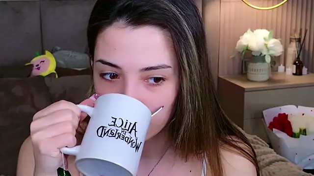 Snapshot of Alice_Deleon chatting on 03-09-25, 03:22 Alice Deleon online show from 03-09-25, 03:22