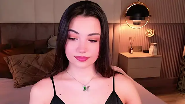 Snapshot of Alice_Deleon chatting on 10-16-25, 06:36 Alice Deleon online show from 10-16-25, 06:36