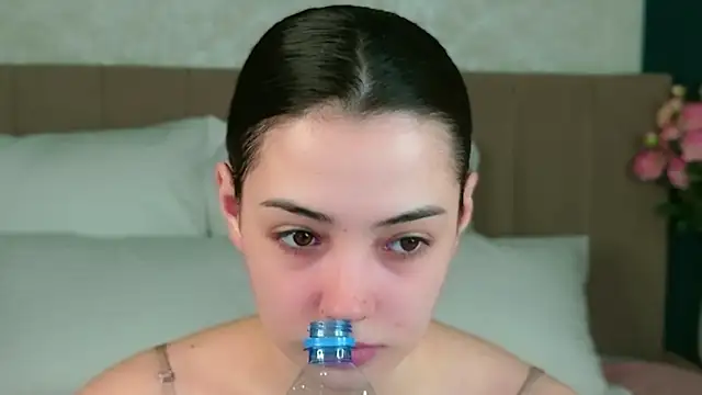 Snapshot of Alice_Deleon chatting on 12-04-25, 11:19 Alice Deleon online show from 12-04-25, 11:19