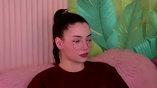 Snapshot of Alice_Deleon chatting on 04-12-26, 11:37 Alice Deleon online show from 04-12-26, 11:37