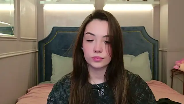 Snapshot of Alice_Deleon chatting on 04-15-26, 11:06 Alice Deleon online show from 04-15-26, 11:06