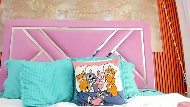 EmmaSulivan online show from 10-25-25, 02:46