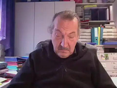 Snapshot of HMStraps01 chatting on 12-06-24, 01:55 HMStraps01 online show from 12-06-24, 01:55