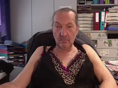 Snapshot of HMStraps01 chatting on 02-15-25, 11:50 HMStraps01 online show from 02-15-25, 11:50