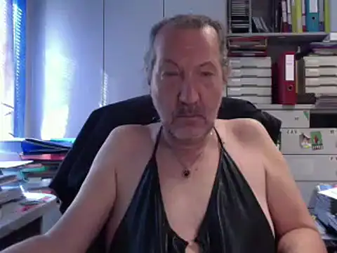 Snapshot of HMStraps01 chatting on 09-09-25, 07:41 HMStraps01 online show from 09-09-25, 07:41