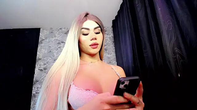 Snapshot of Iris_Gill chatting on 05-18-26, 04:07 Iris Gill online show from 05-18-26, 04:07