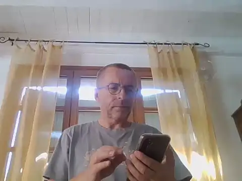 Snapshot of Xavspank2 chatting on 06-17-26, 01:23 Xavspank2 online show from 06-17-26, 01:23