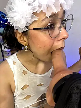 Snapshot of Emma_Winslow chatting on 11-22-25, 05:28 Emma Winslow online show from 11-22-25, 05:28