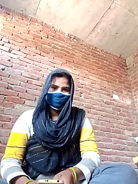 Snapshot of Neha-6633 chatting on 03-05-25, 10:00 Neha-6633 online show from 03-05-25, 10:00