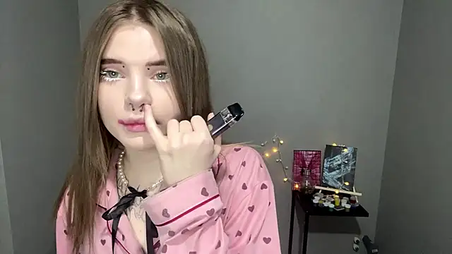 CarolinePepper online show from 03-10-25, 05:07