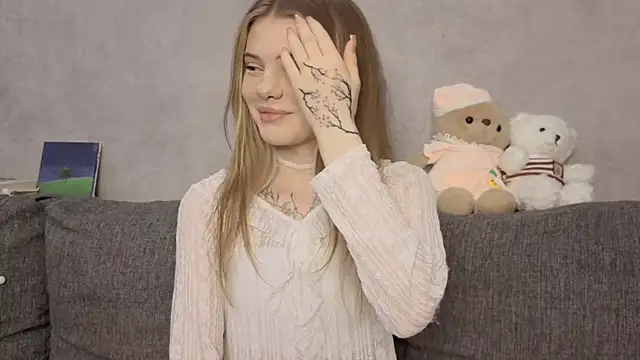 Snapshot of CarolinePepper chatting on 07-04-26, 01:28 CarolinePepper online show from 07-04-26, 01:28