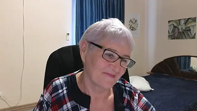 Sandra Snowflake online show from 09-24-25, 04:27