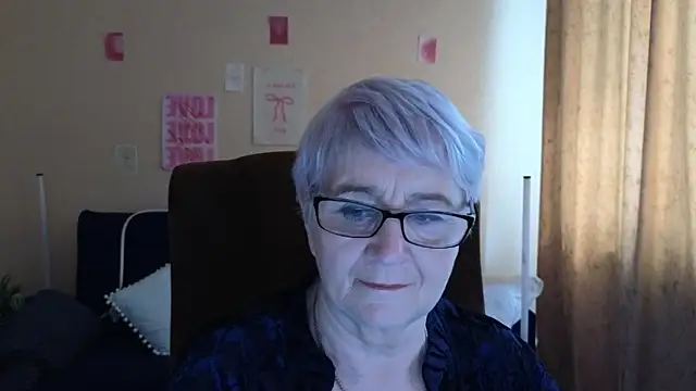 Snapshot of Sandra_Snowflake chatting on 05-08-26, 12:10 Sandra Snowflake online show from 05-08-26, 12:10