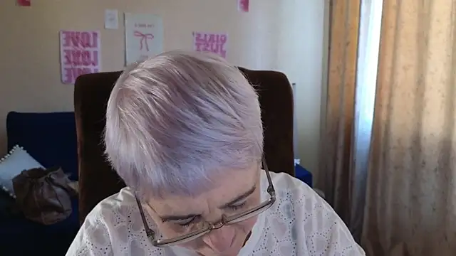 Snapshot of Sandra_Snowflake chatting on 05-22-26, 04:19 Sandra Snowflake online show from 05-22-26, 04:19