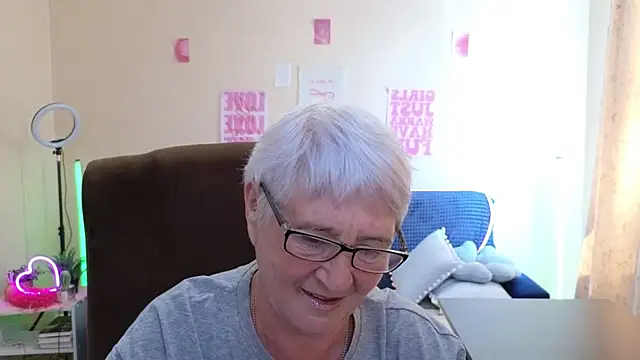 Snapshot of Sandra_Snowflake chatting on 06-15-26, 12:07 Sandra Snowflake online show from 06-15-26, 12:07