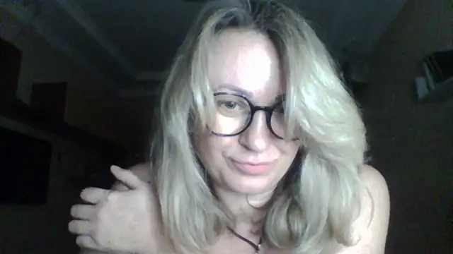 Snapshot of Mary888x chatting on 12-21-25, 07:54 Mary888x online show from 12-21-25, 07:54