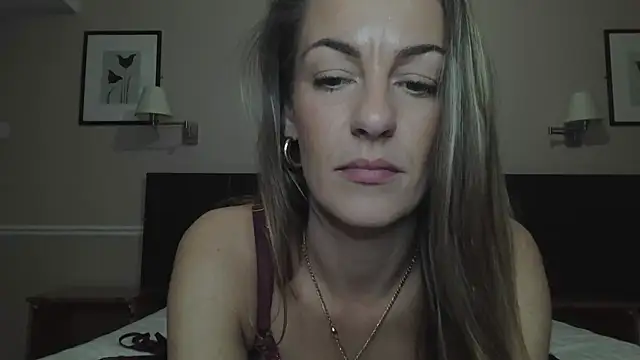 Snapshot of Edenfox- chatting on 03-17-25, 04:33 Edenfox- online show from 03-17-25, 04:33