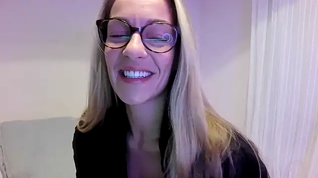 Snapshot of Edenfox- chatting on 10-24-25, 10:06 Edenfox- online show from 10-24-25, 10:06