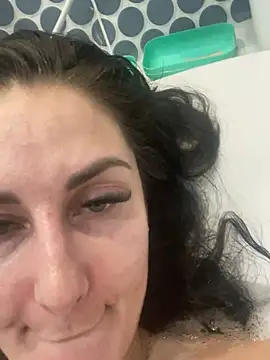 Snapshot of Veronicavirus chatting on 02-16-25, 04:32 Veronicavirus online show from 02-16-25, 04:32