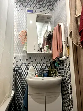 Snapshot of Veronicavirus chatting on 10-01-25, 08:31 Veronicavirus online show from 10-01-25, 08:31