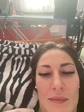 Snapshot of Veronicavirus chatting on 10-25-25, 07:49 Veronicavirus online show from 10-25-25, 07:49