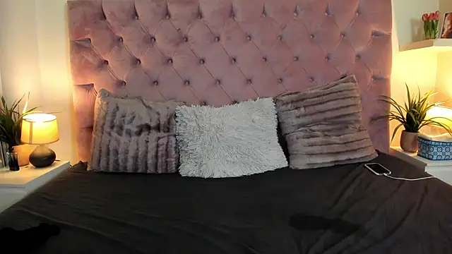 MaiaMini online show from 03-04-25, 02:49