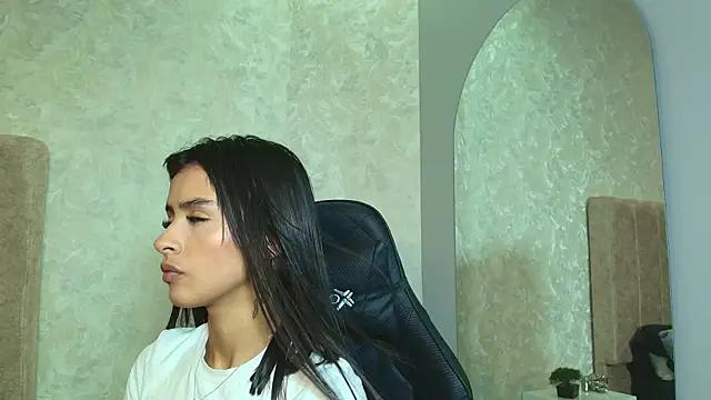 Snapshot of katia_foxxx_ chatting on 05-26-26, 05:31 katia foxxx online show from 05-26-26, 05:31