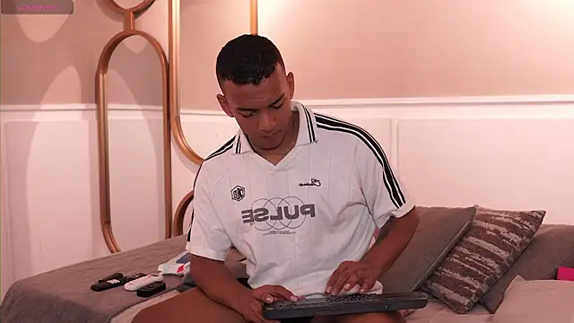 Rafa2004Cruz online show from 06-21-26, 08:33