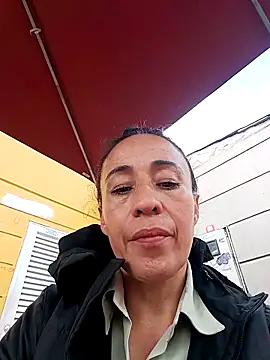 Snapshot of Coeur_de_luxure chatting on 04-18-26, 01:15 Coeur de luxure online show from 04-18-26, 01:15