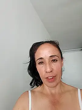 Snapshot of Coeur_de_luxure chatting on 04-30-26, 07:53 Coeur de luxure online show from 04-30-26, 07:53