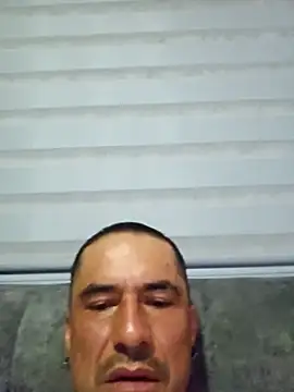 Snapshot of Iuver chatting on 12-20-25, 02:13 Iuver online show from 12-20-25, 02:13